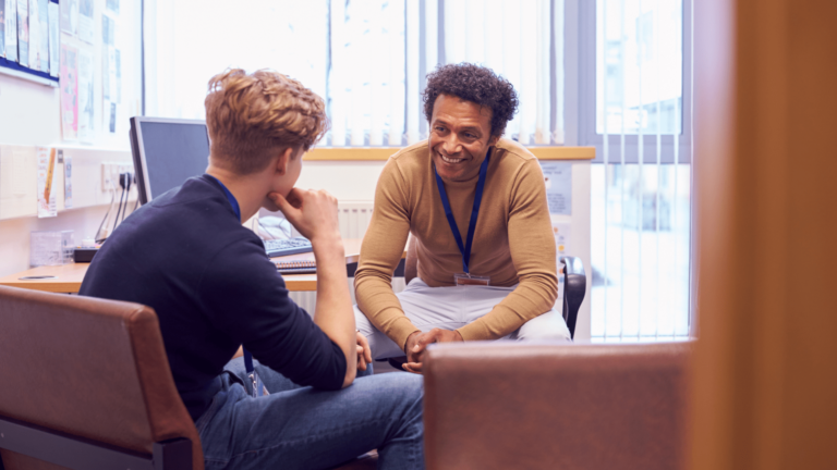 addiction counselor meeting with a patient in recovery