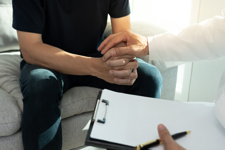 individual in recovery from opioid use disorder getting support from a medical professional